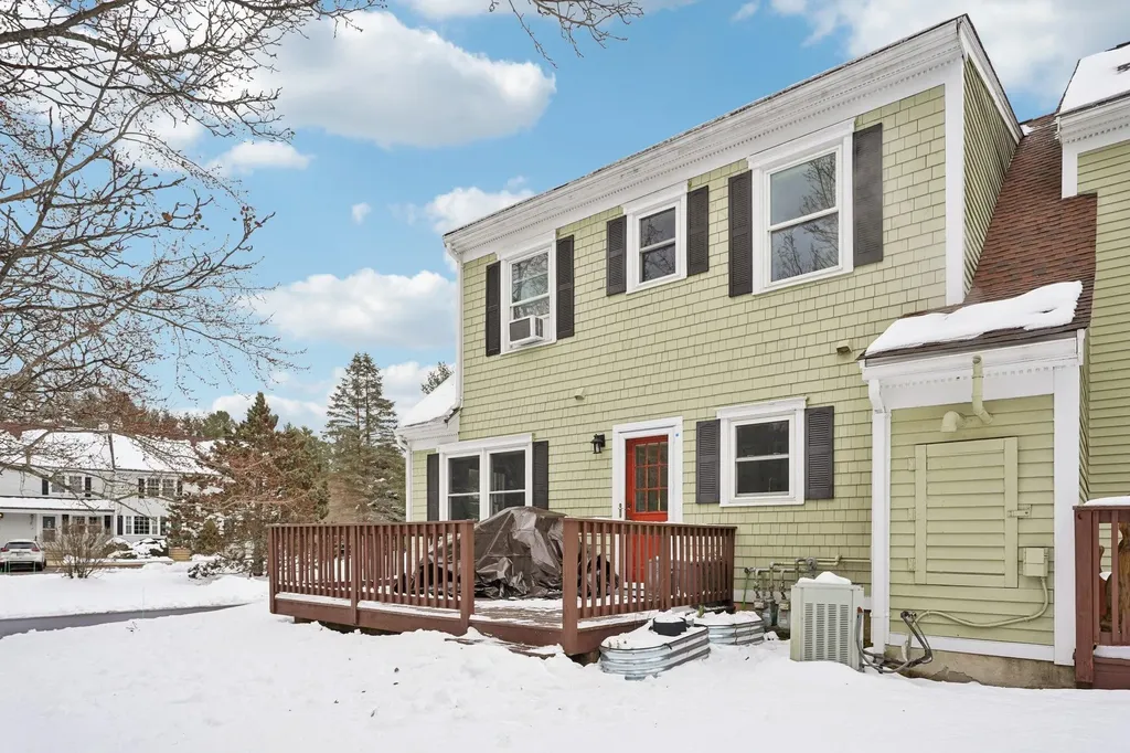 16 Cadogan Way Nashua NH 03062