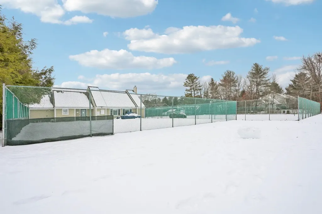 16 Cadogan Way Nashua NH 03062