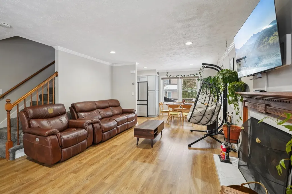 16 Cadogan Way Nashua NH 03062