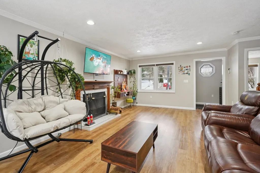 16 Cadogan Way Nashua NH 03062