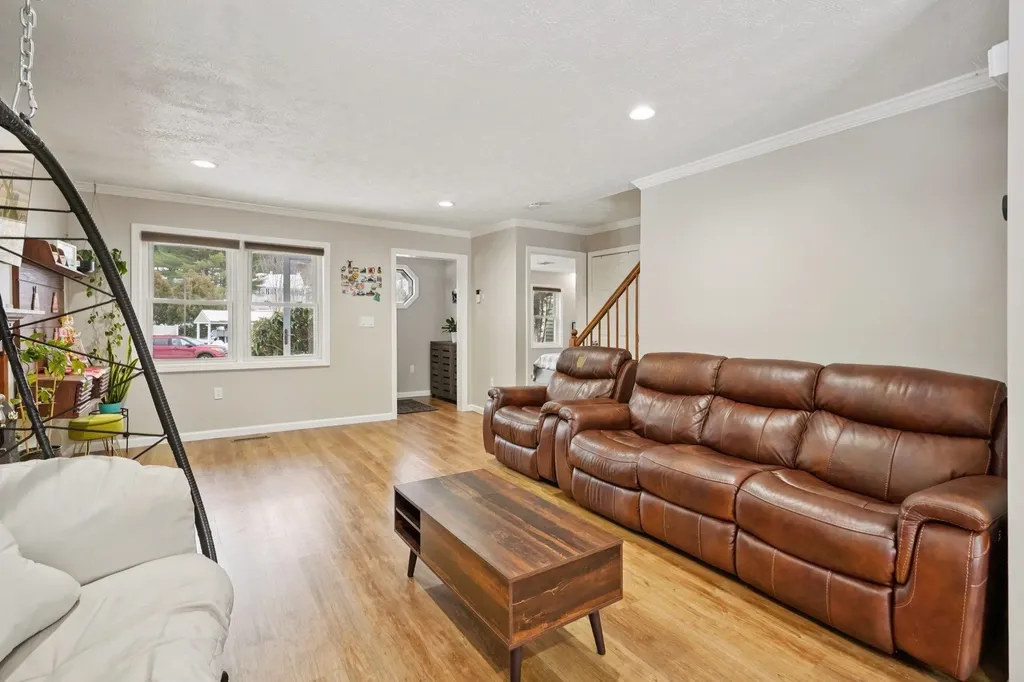 16 Cadogan Way Nashua NH 03062