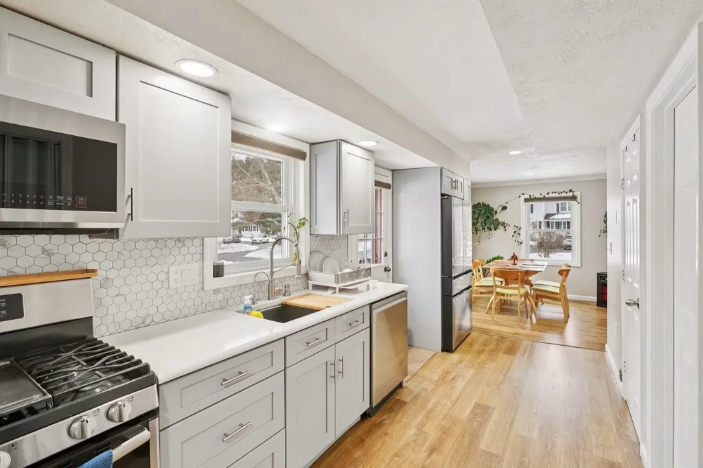 16 Cadogan Way Nashua NH 03062