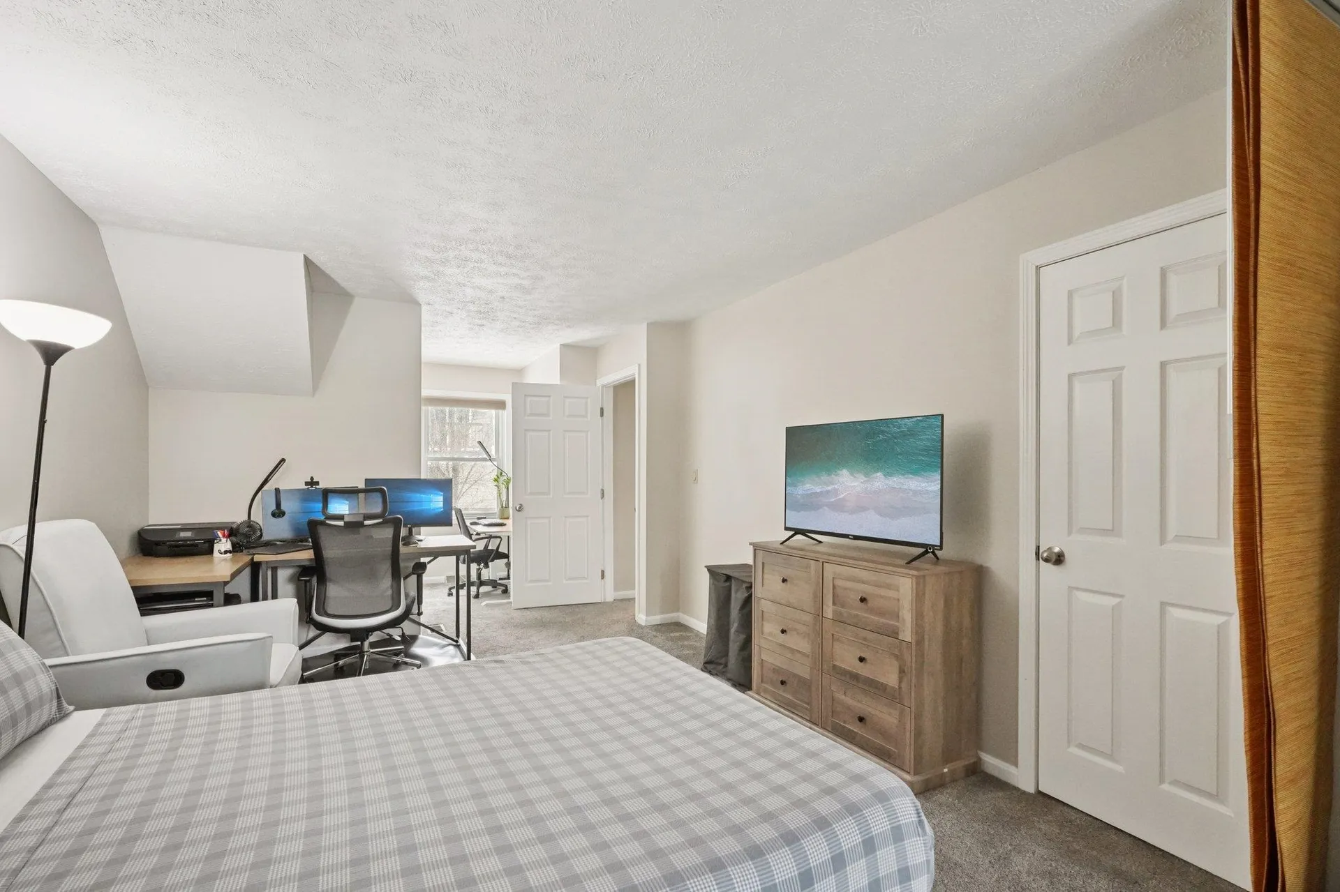 16 Cadogan Way Nashua NH 03062