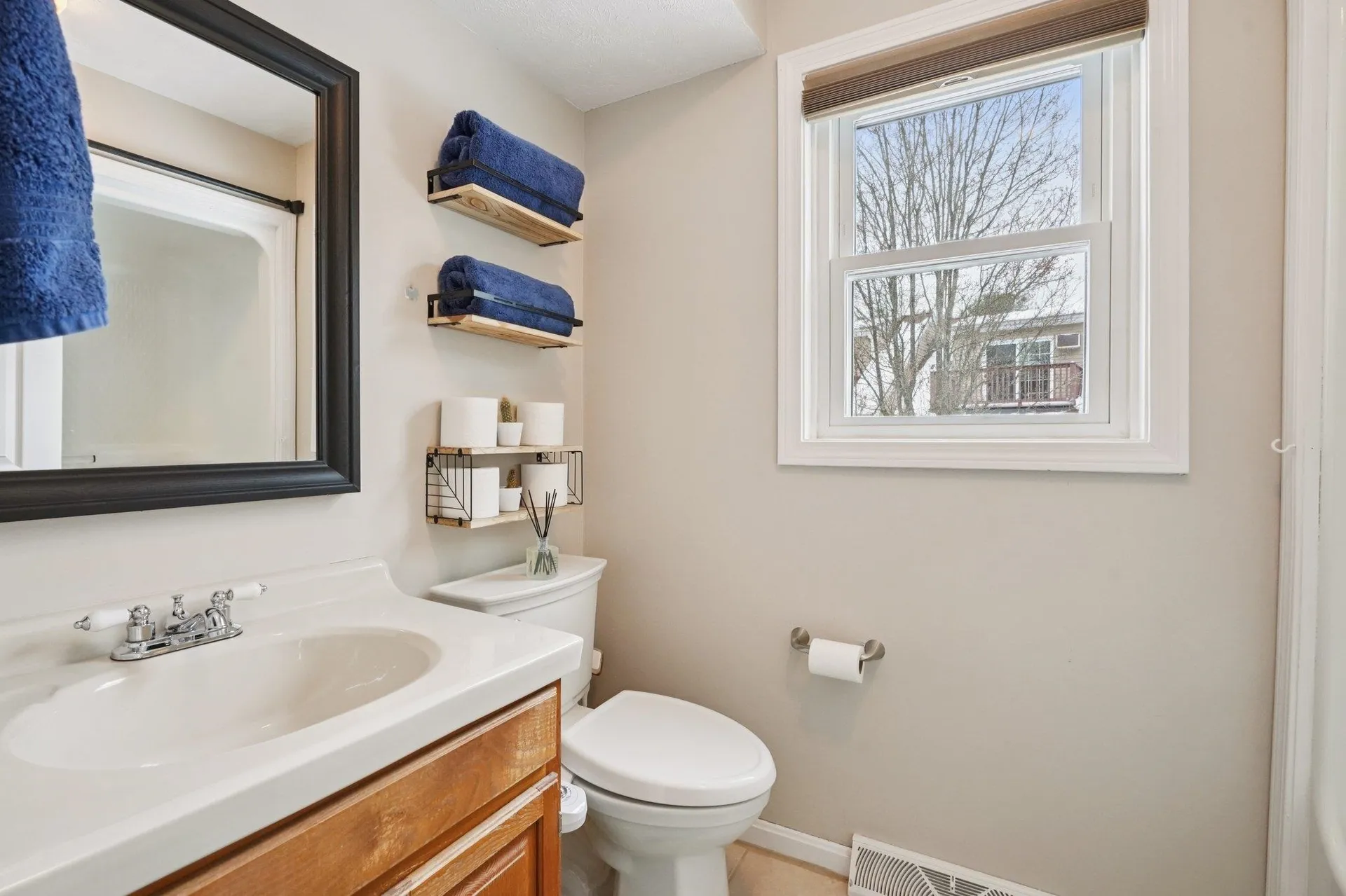 16 Cadogan Way Nashua NH 03062