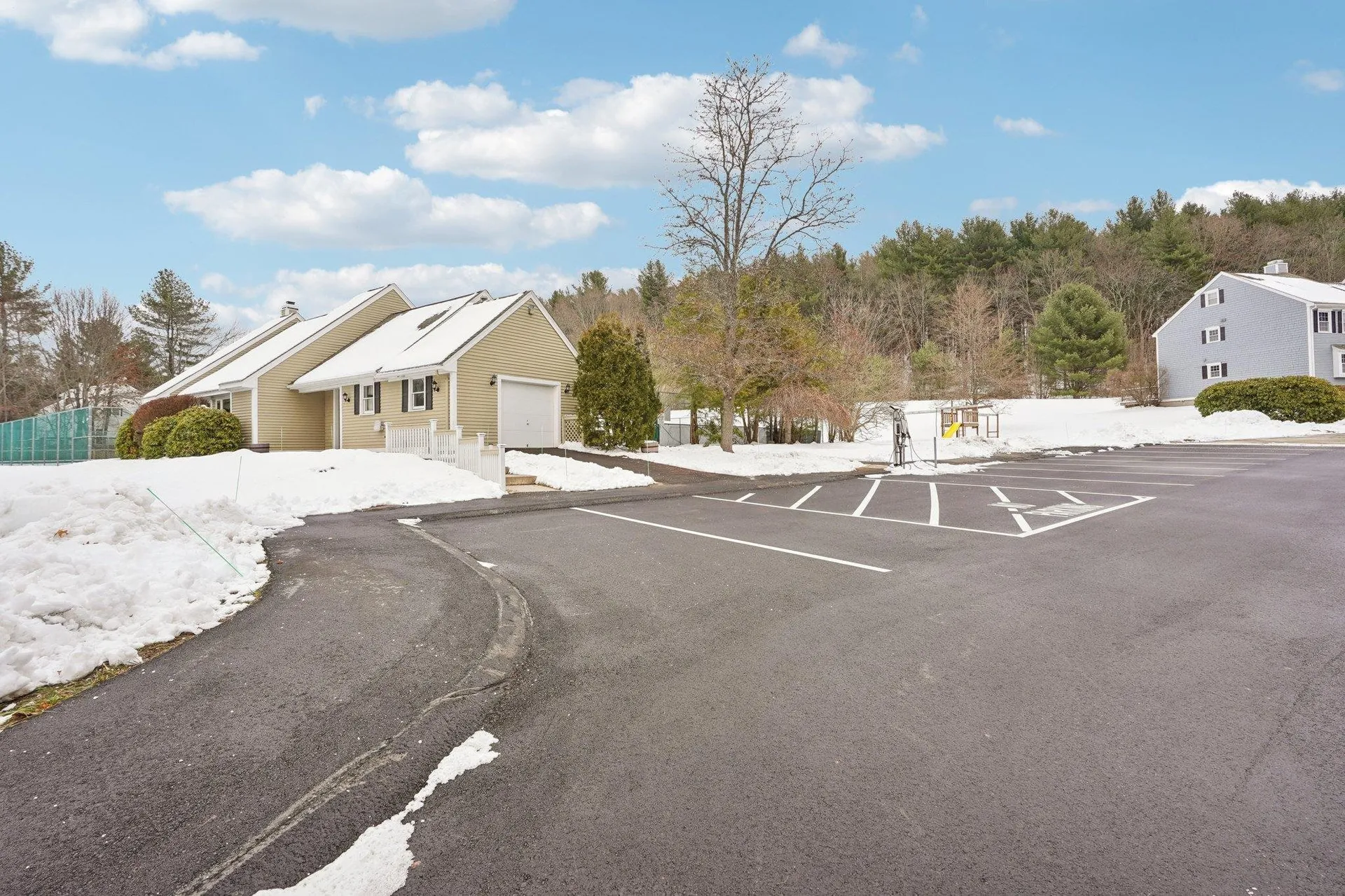 16 Cadogan Way Nashua NH 03062