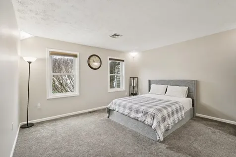 16 Cadogan Way Nashua NH 03062