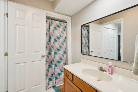 16 Cadogan Way Nashua NH 03062