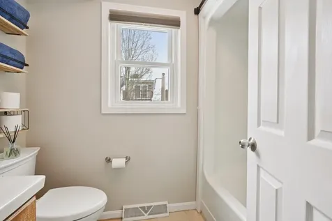 16 Cadogan Way Nashua NH 03062