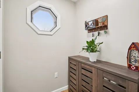 16 Cadogan Way Nashua NH 03062