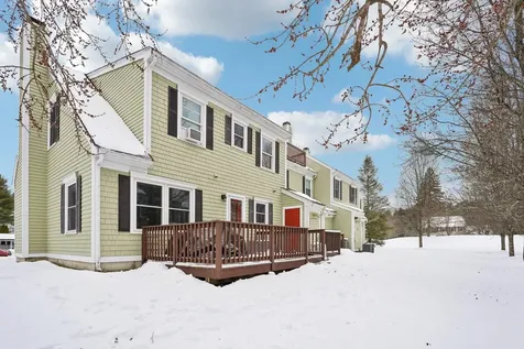 16 Cadogan Way Nashua NH 03062