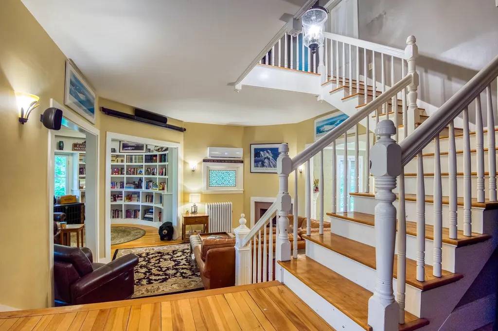 49 Neighbors Row Conway NH 03860