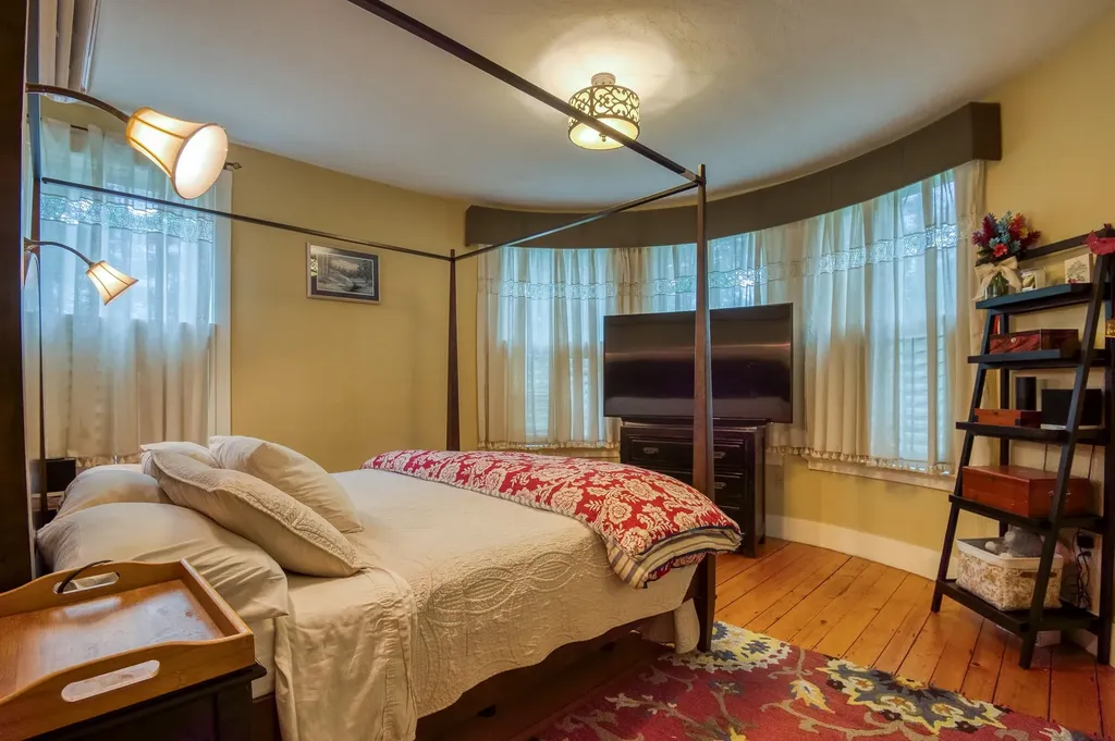 49 Neighbors Row Conway NH 03860