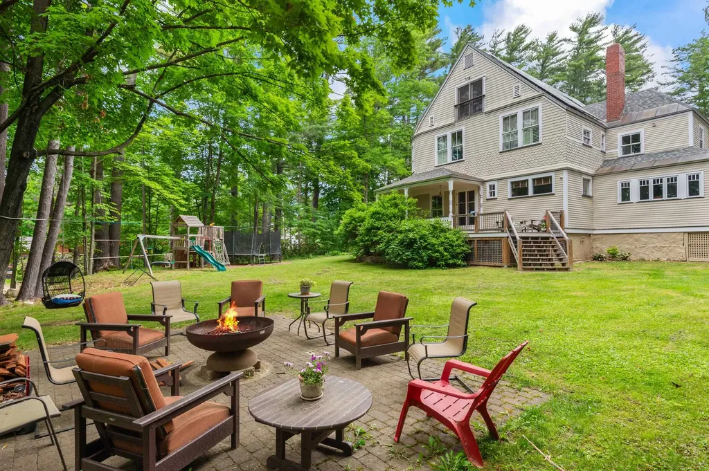 49 Neighbors Row Conway NH 03860