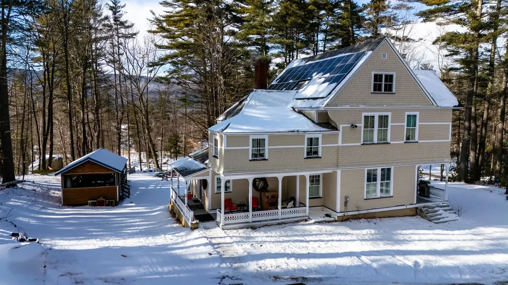 49 Neighbors Row Conway NH 03860