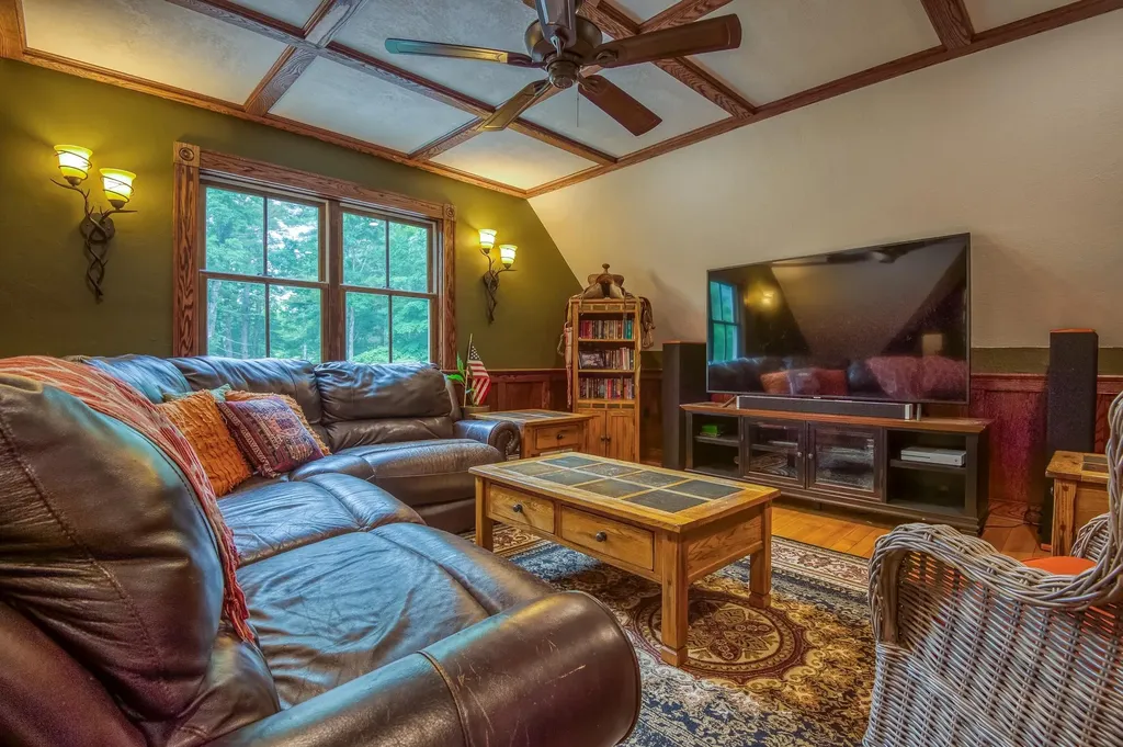 49 Neighbors Row Conway NH 03860