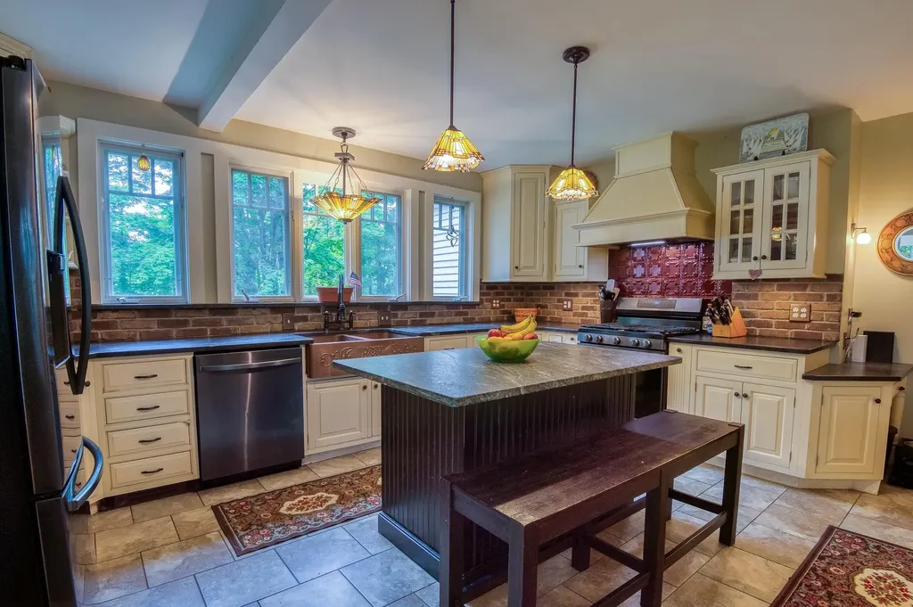 49 Neighbors Row Conway NH 03860