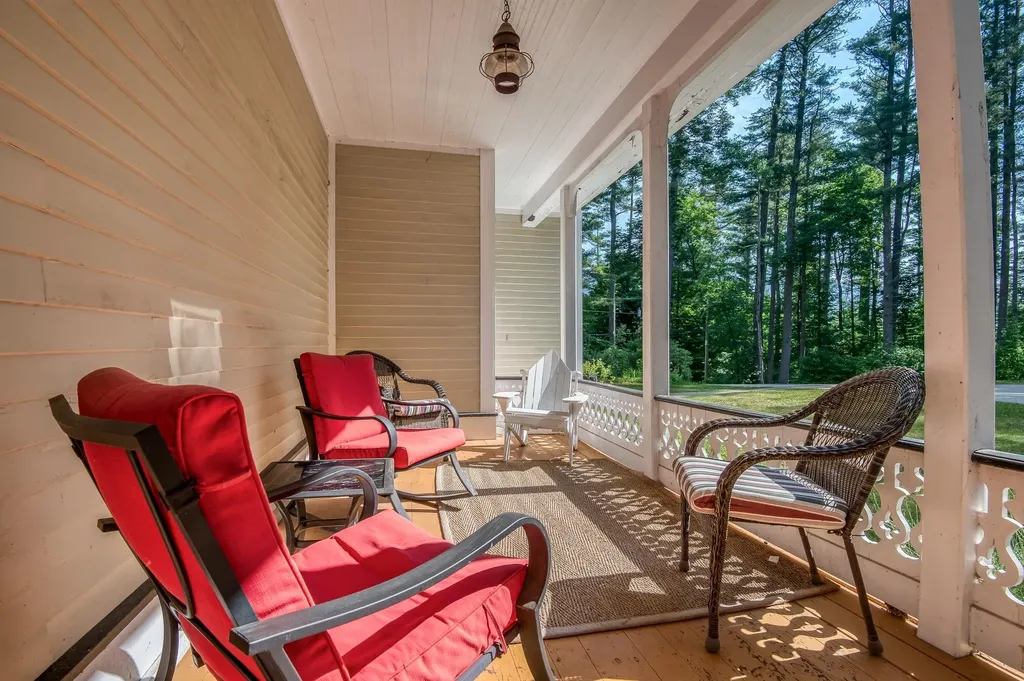 49 Neighbors Row Conway NH 03860