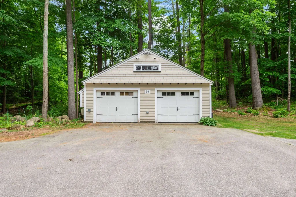 49 Neighbors Row Conway NH 03860