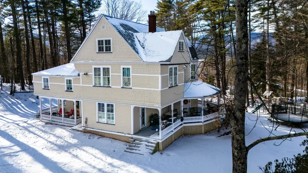 49 Neighbors Row Conway NH 03860