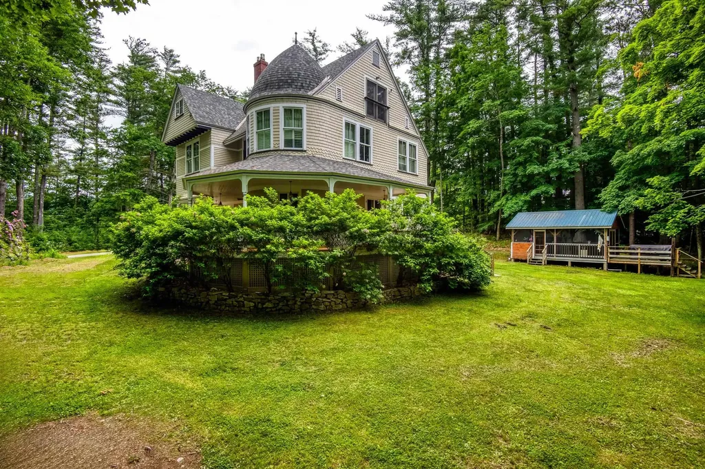 49 Neighbors Row Conway NH 03860