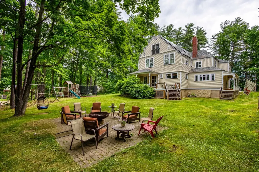 49 Neighbors Row Conway NH 03860