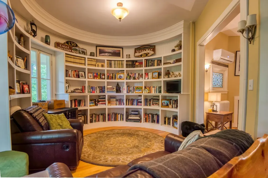 49 Neighbors Row Conway NH 03860