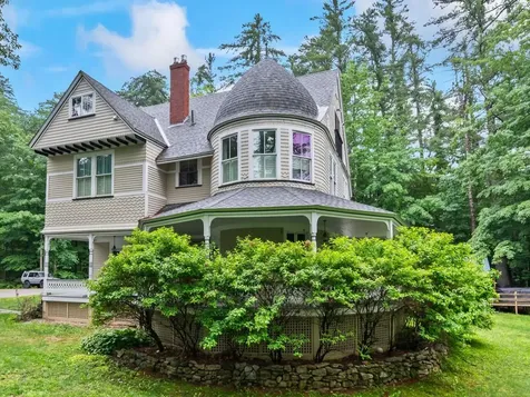 49 Neighbors Row Conway NH 03860