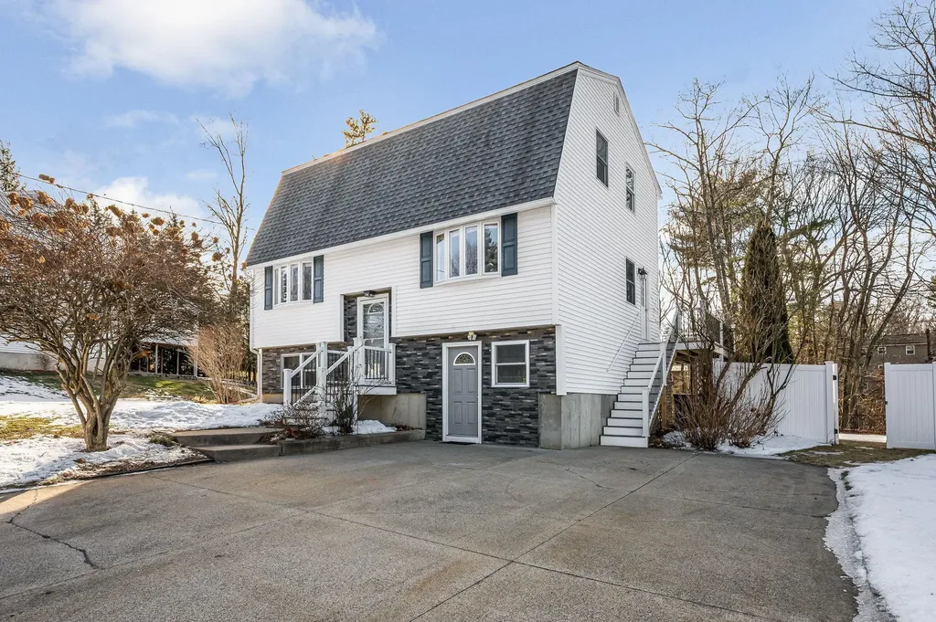 25 Robinhood Road Nashua NH 03062