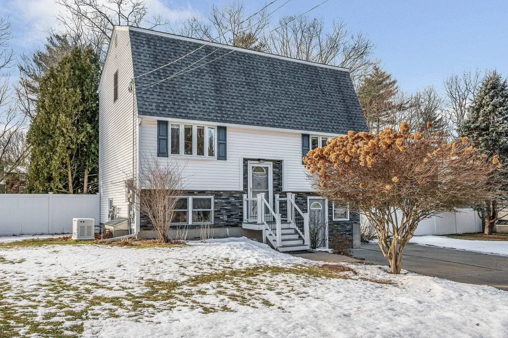 25 Robinhood Road Nashua NH 03062