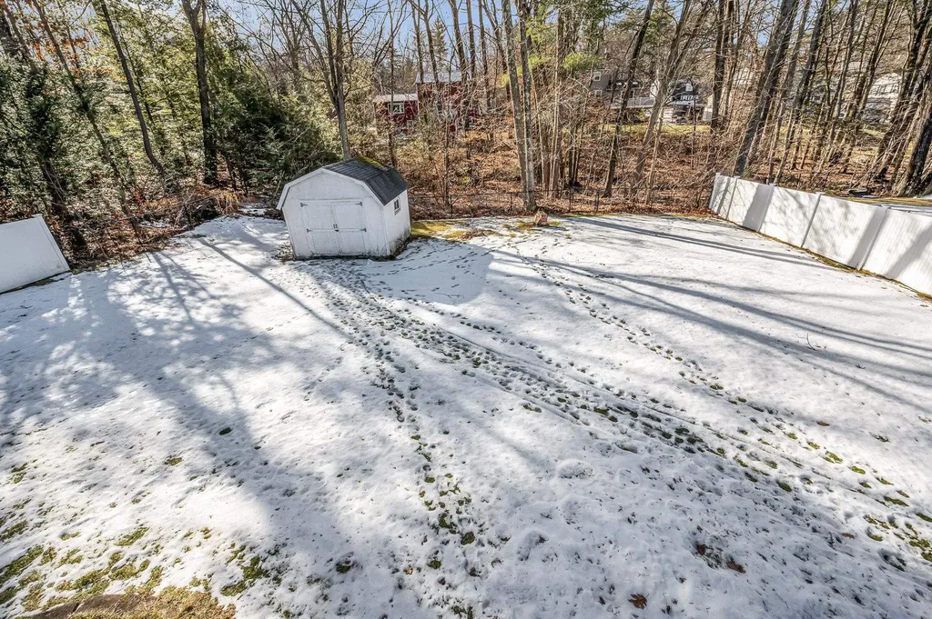 25 Robinhood Road Nashua NH 03062