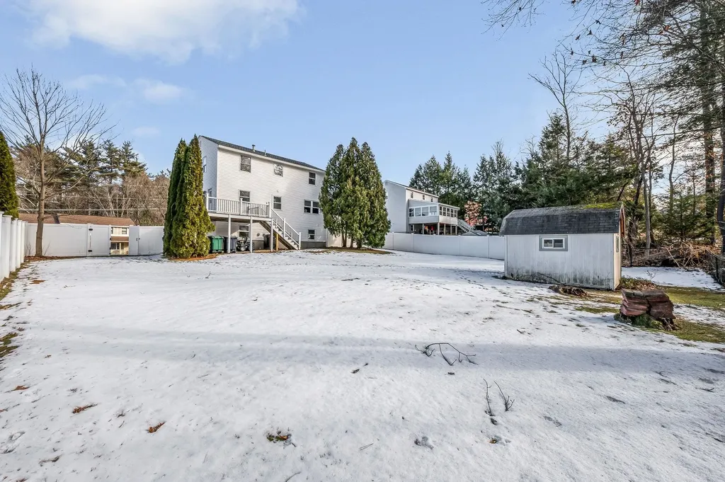 25 Robinhood Road Nashua NH 03062