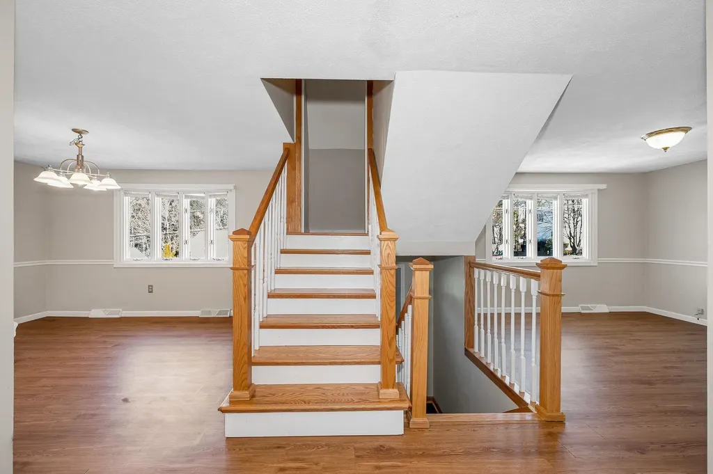 25 Robinhood Road Nashua NH 03062