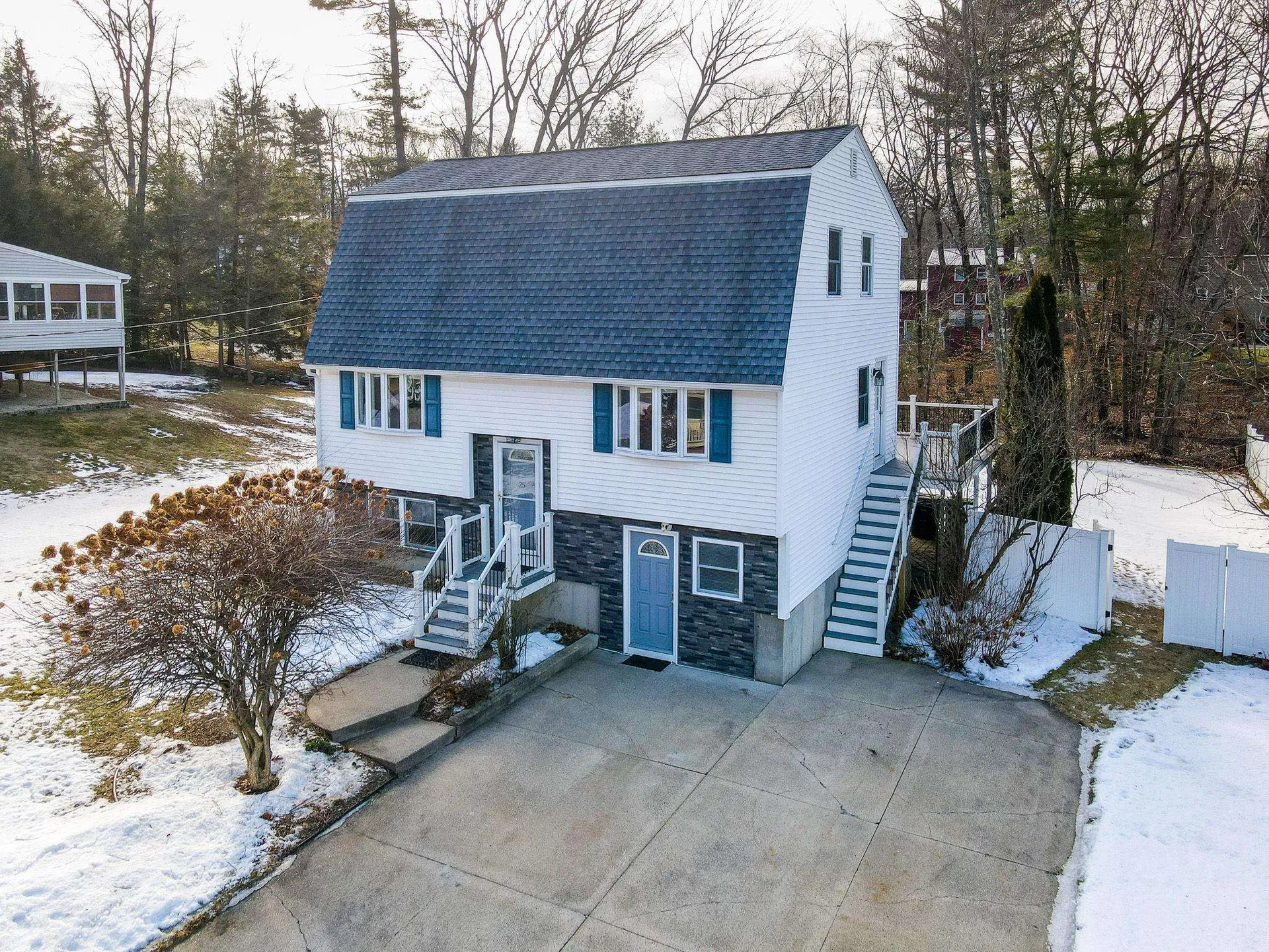 25 Robinhood Road Nashua NH 03062