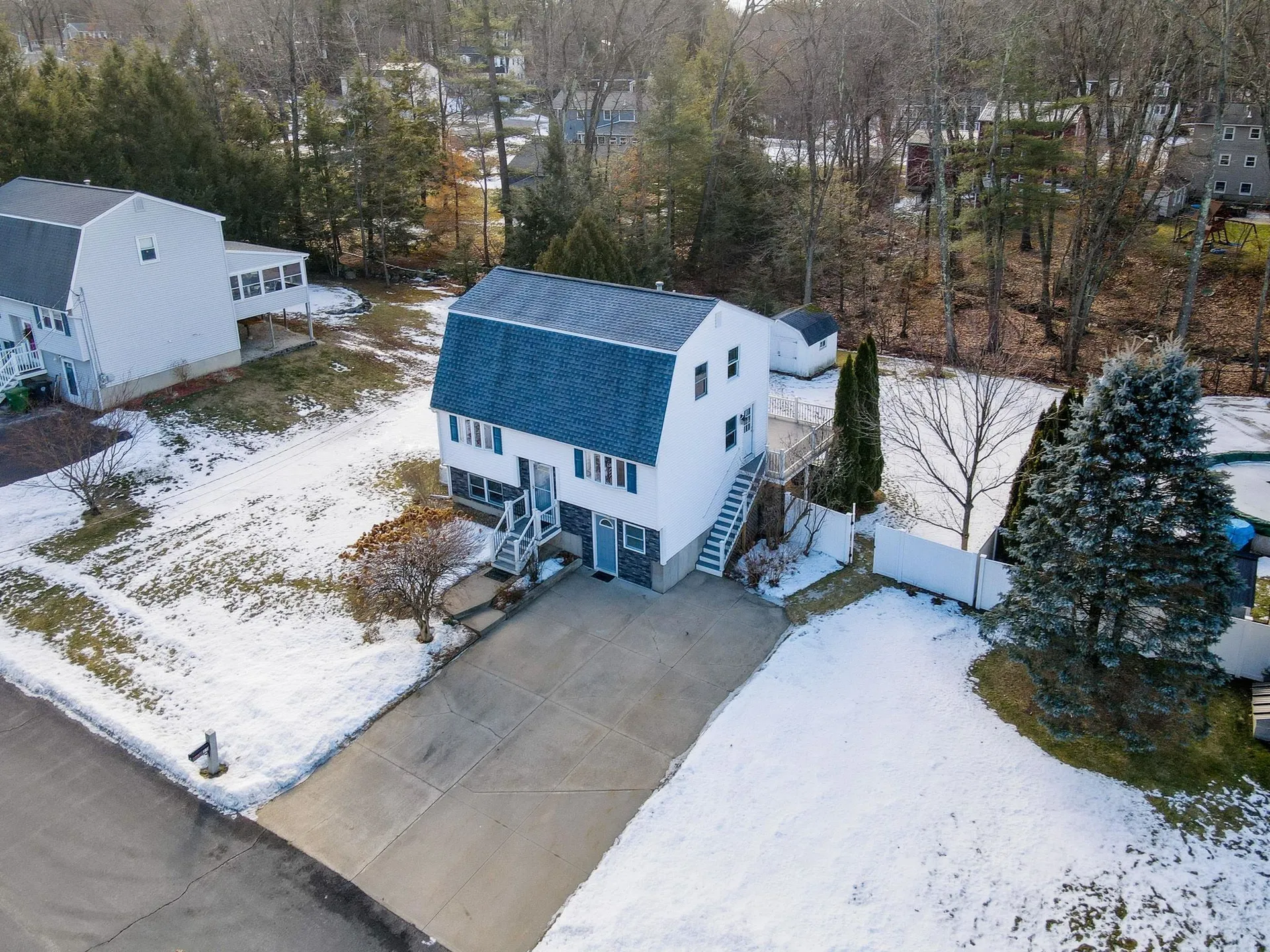 25 Robinhood Road Nashua NH 03062