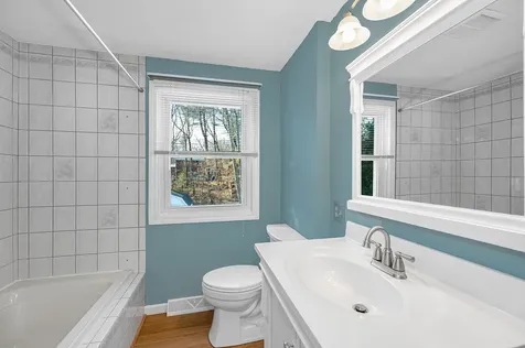 25 Robinhood Road Nashua NH 03062