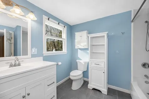 25 Robinhood Road Nashua NH 03062