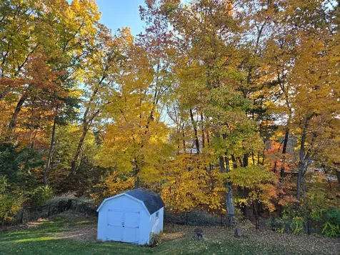 25 Robinhood Road Nashua NH 03062