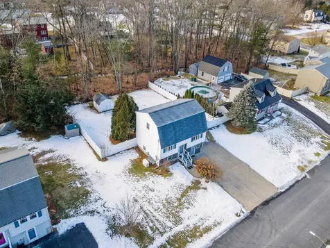 25 Robinhood Road Nashua NH 03062