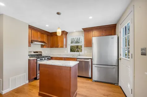 25 Robinhood Road Nashua NH 03062