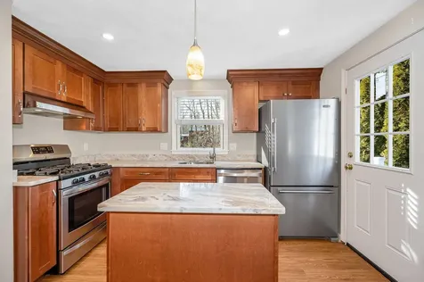 25 Robinhood Road Nashua NH 03062