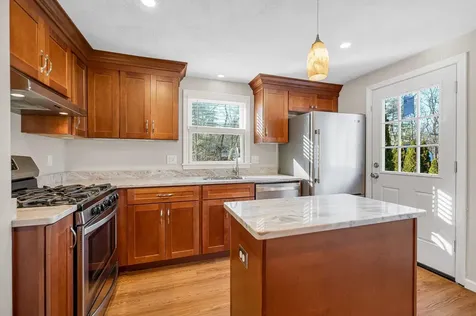 25 Robinhood Road Nashua NH 03062