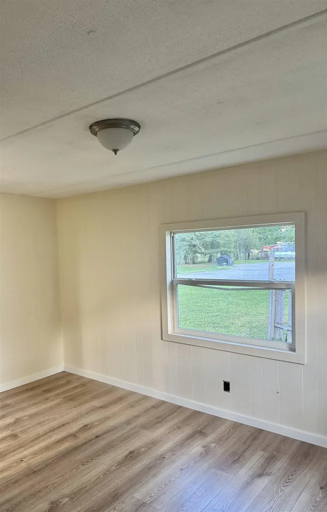 6 Boe Road Holderness NH 03245