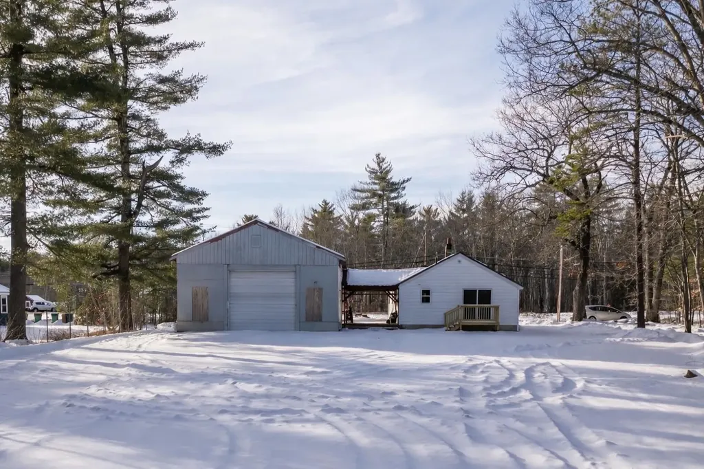 8 Phillips Lane Rochester NH 03868