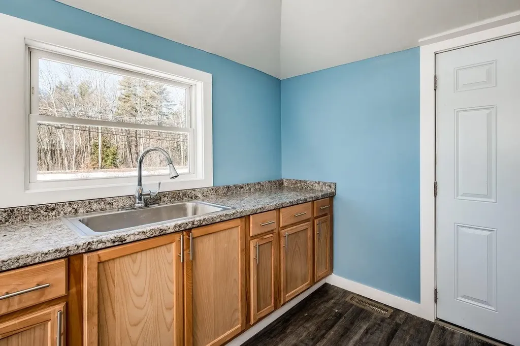 8 Phillips Lane Rochester NH 03868