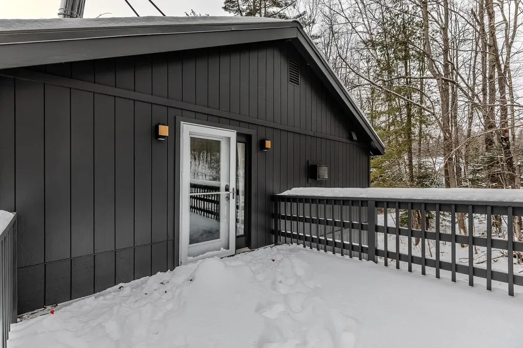 1161 Little Pond Road Londonderry VT 05148