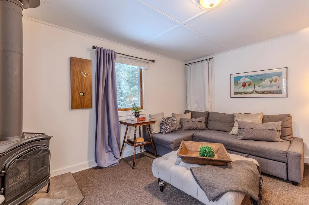 1161 Little Pond Road Londonderry VT 05148