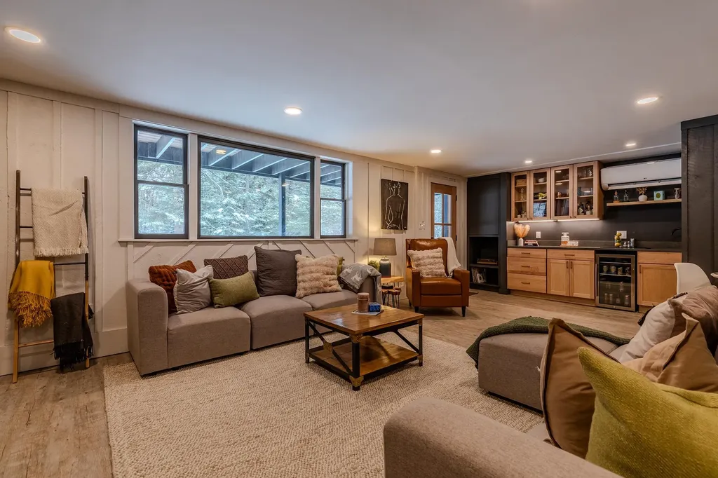 1161 Little Pond Road Londonderry VT 05148