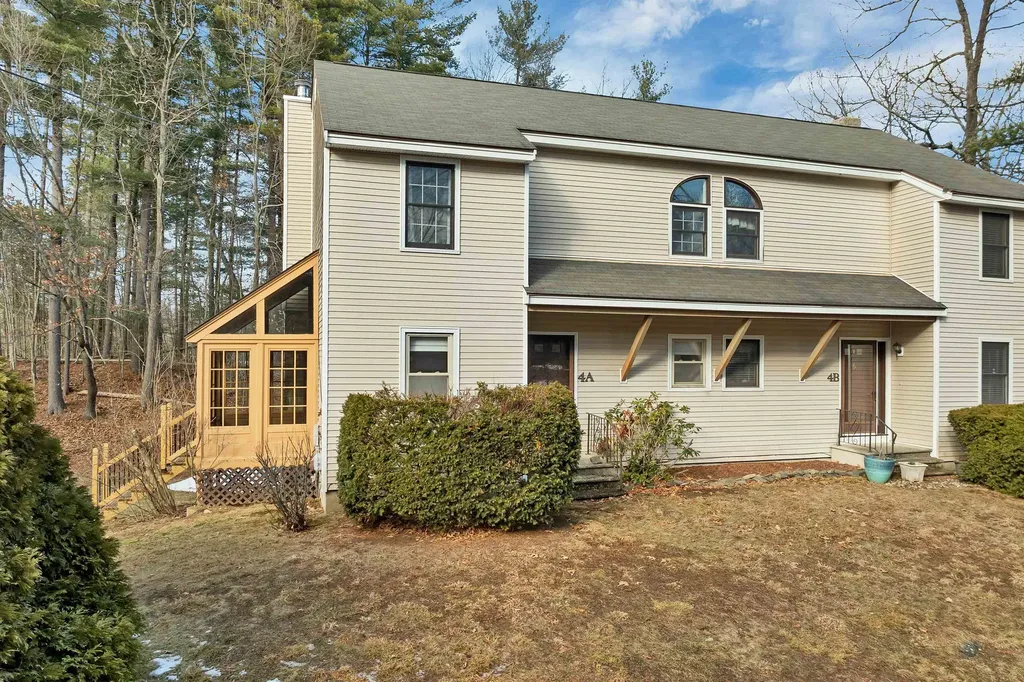 4 Kingston Way Hudson NH 03051