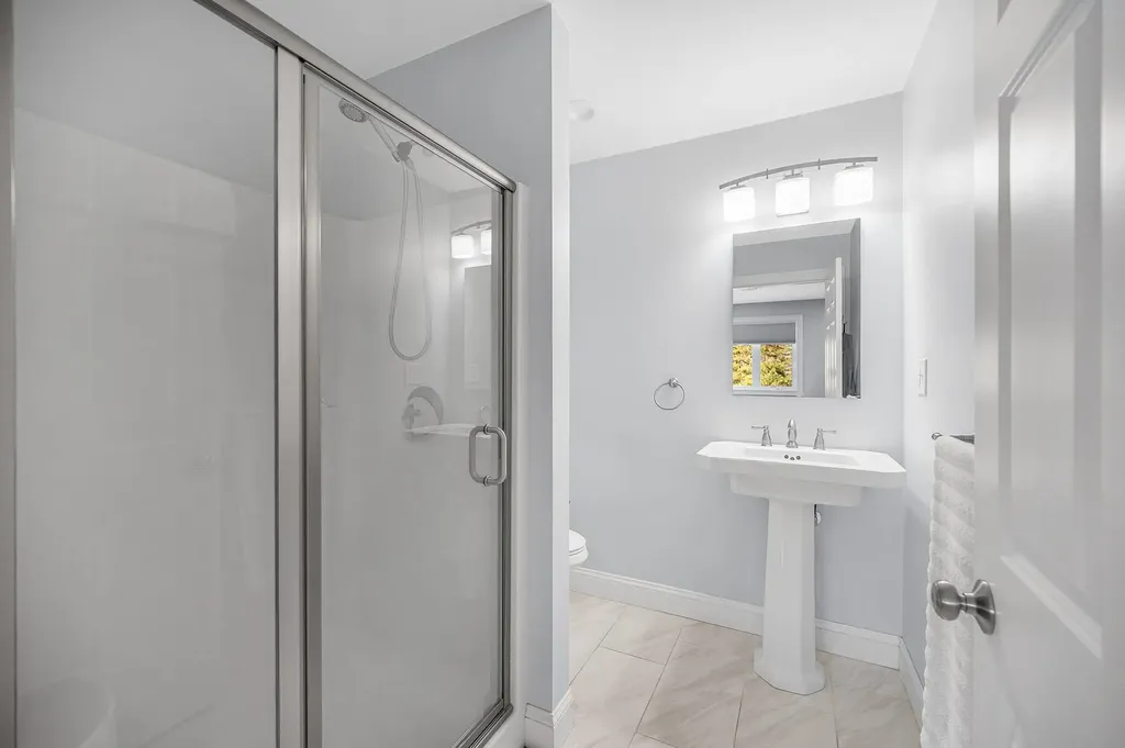 4 Heather Court Nashua NH 03062