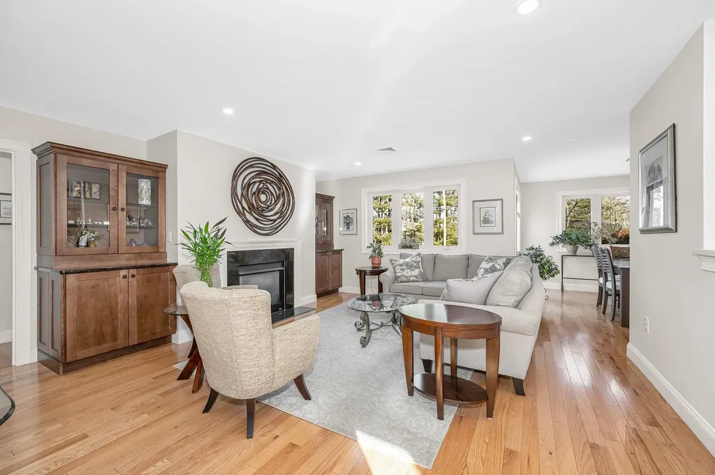 4 Heather Court Nashua NH 03062